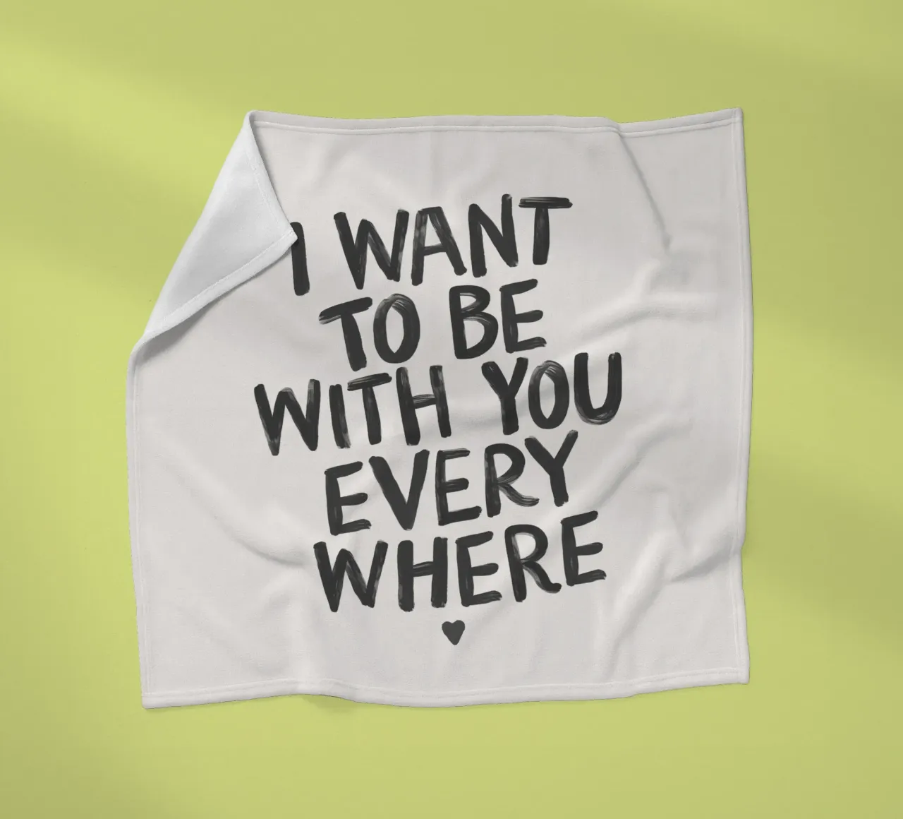 Tipografia "Voglio stare con te ovunque" in bianco e nero coperta in pile da THE MOTIVATED TYPE