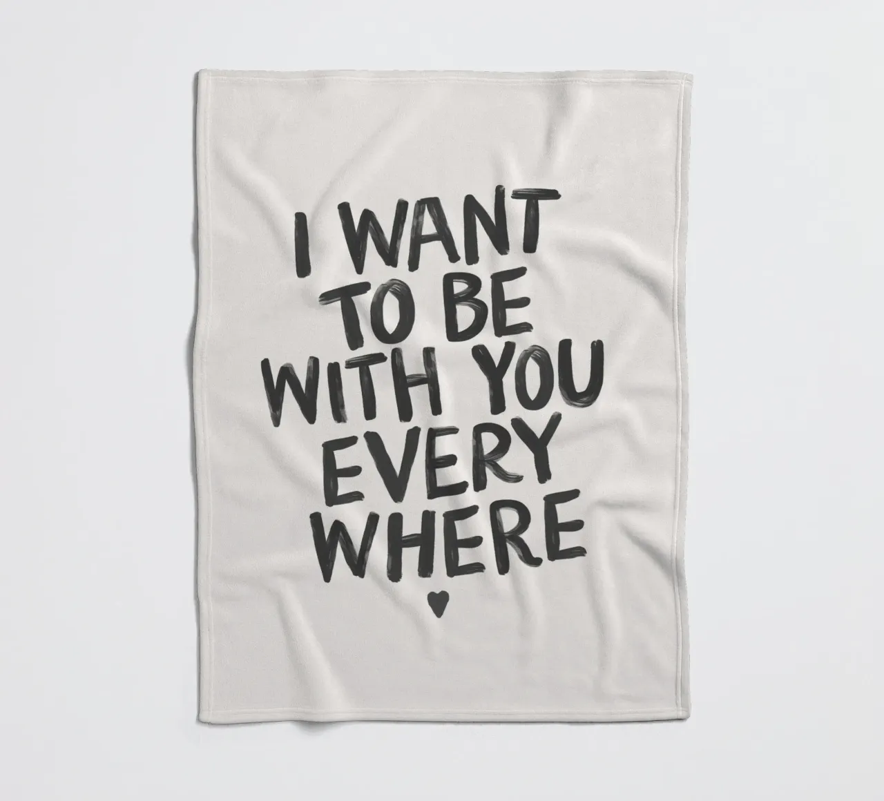 Tipografia "Voglio stare con te ovunque" in bianco e nero coperta in pile da THE MOTIVATED TYPE