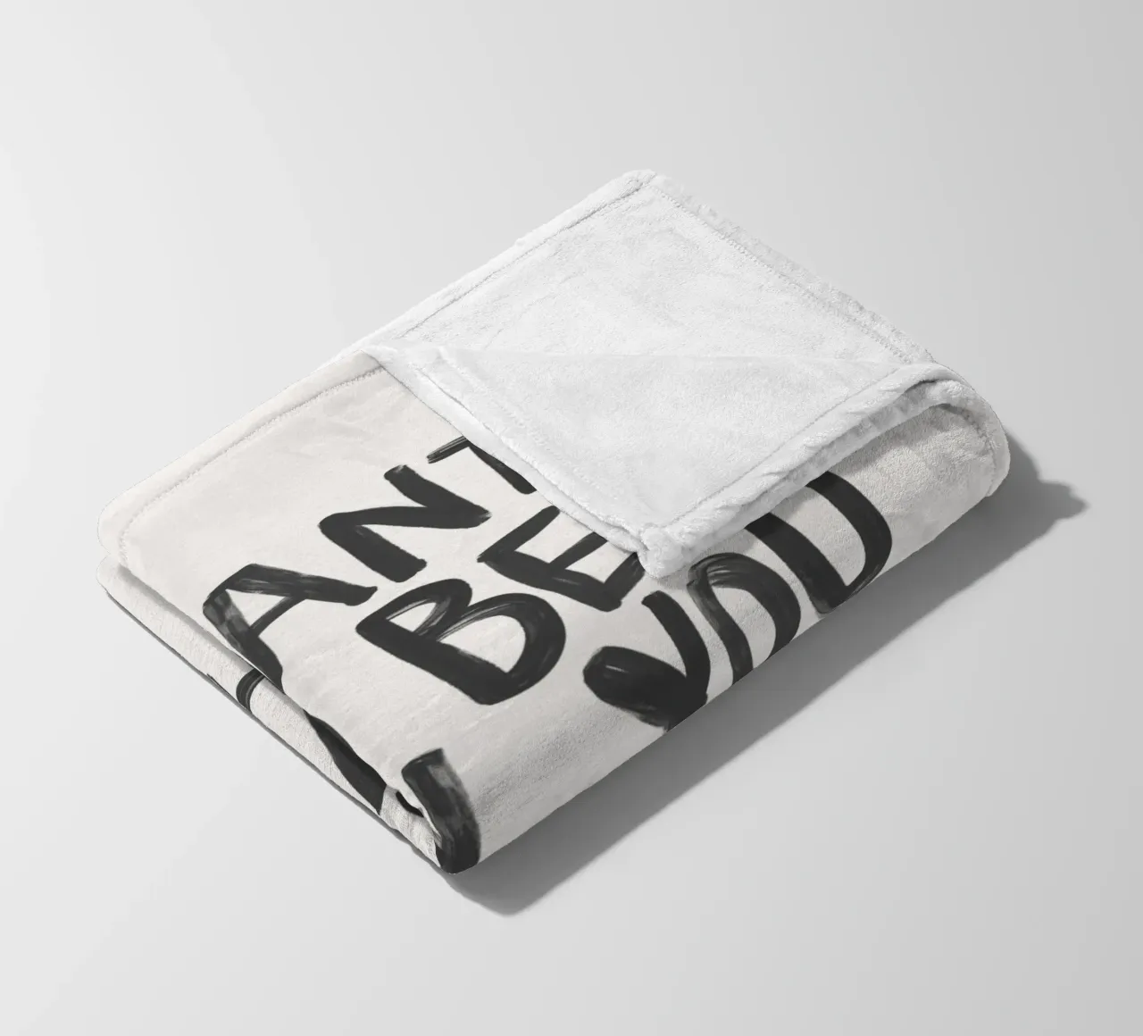Tipografia "Voglio stare con te ovunque" in bianco e nero coperta in pile da THE MOTIVATED TYPE