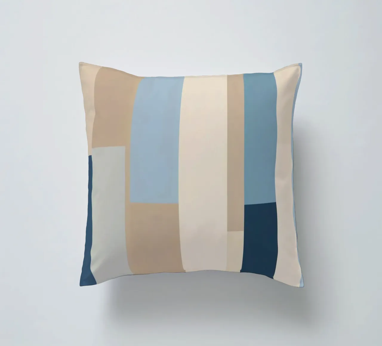 Strisce verticali astratte in varie tonalità di blu e beige cuscino da DesignDoodle