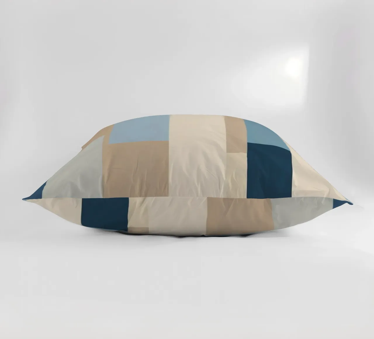 Strisce verticali astratte in varie tonalità di blu e beige cuscino da DesignDoodle