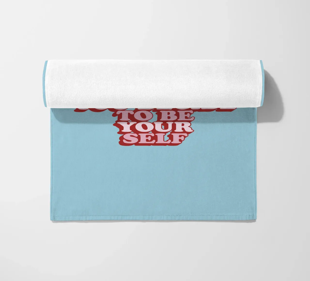 Schönheit beginnt in dem Moment, in dem du dich entscheidest, du selbst zu sein Print Strandtuch von THE MOTIVATED TYPE