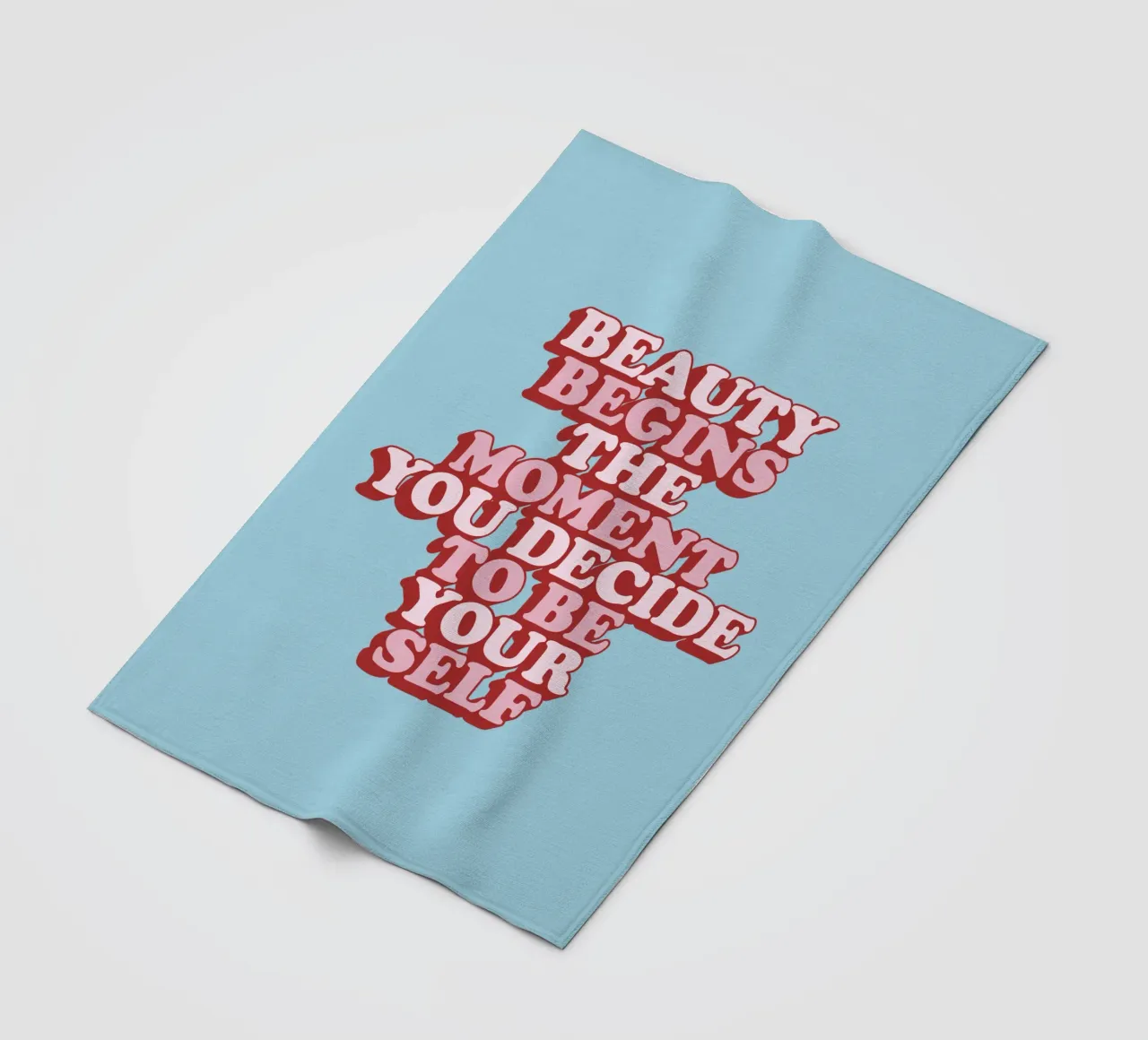 La bellezza inizia nel momento in cui si decide di essere se stessi Stampa coperta in pile da THE MOTIVATED TYPE