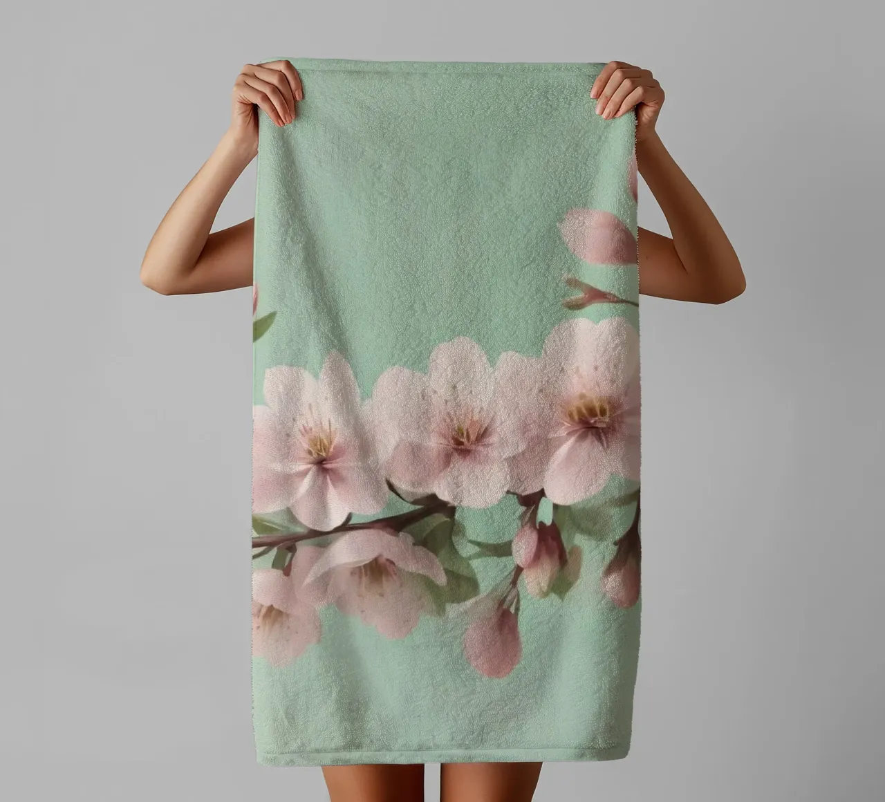 Bellissimo ramo di fiori di ciliegio con delicati fiori rosa asciugamano da bagno da DesignDoodle