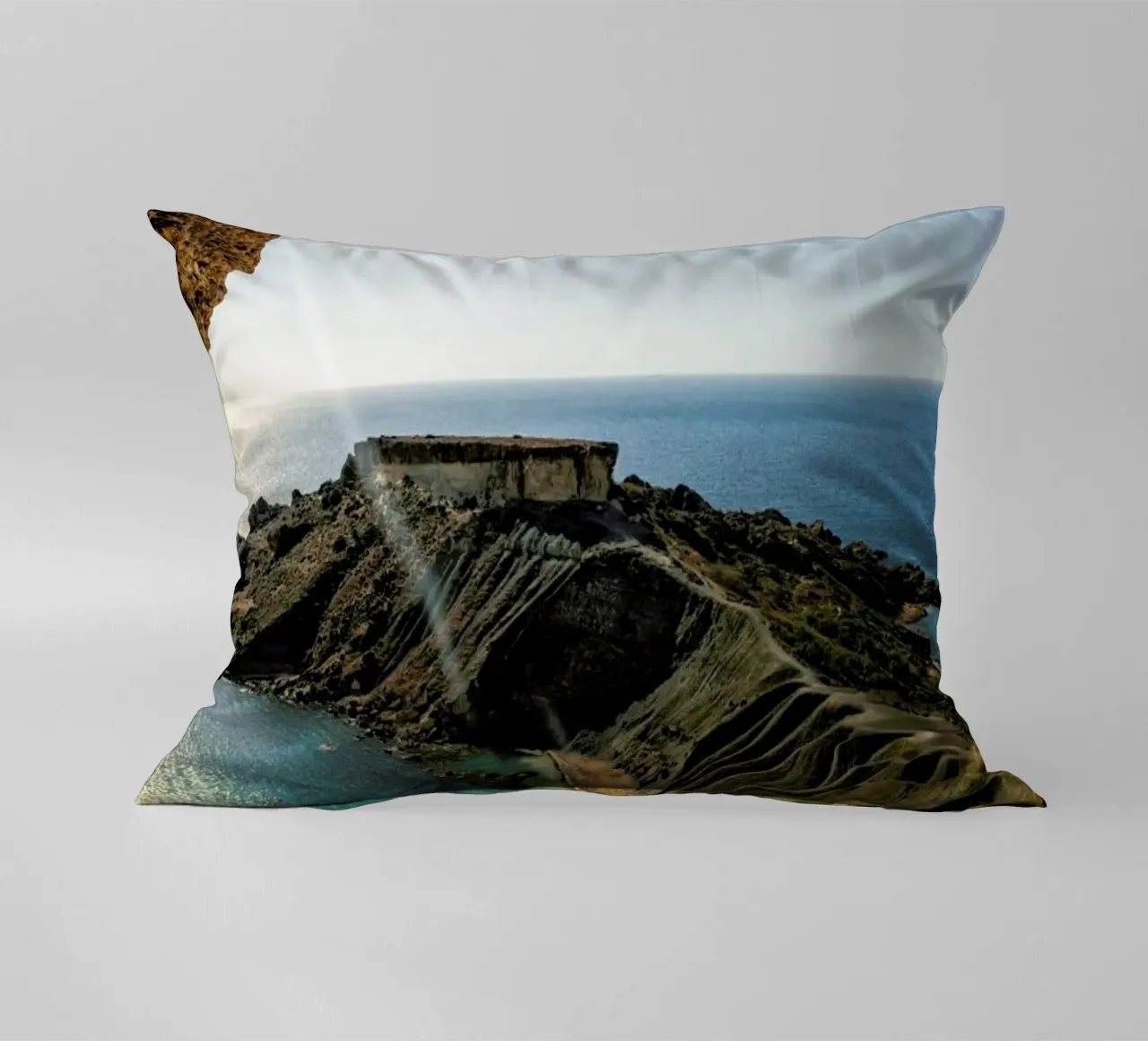 Magical Malta Vulcanic Mountain cuscino da Curious Collections by Marielle Leenders