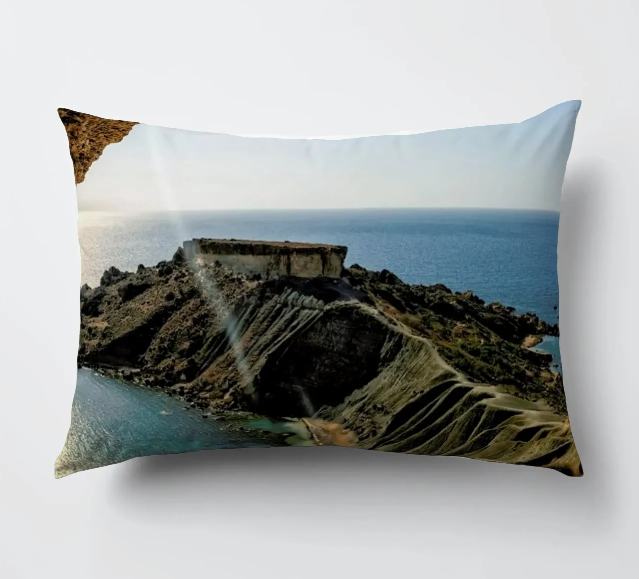 Magical Malta Vulcanic Mountain cuscino da Curious Collections by Marielle Leenders