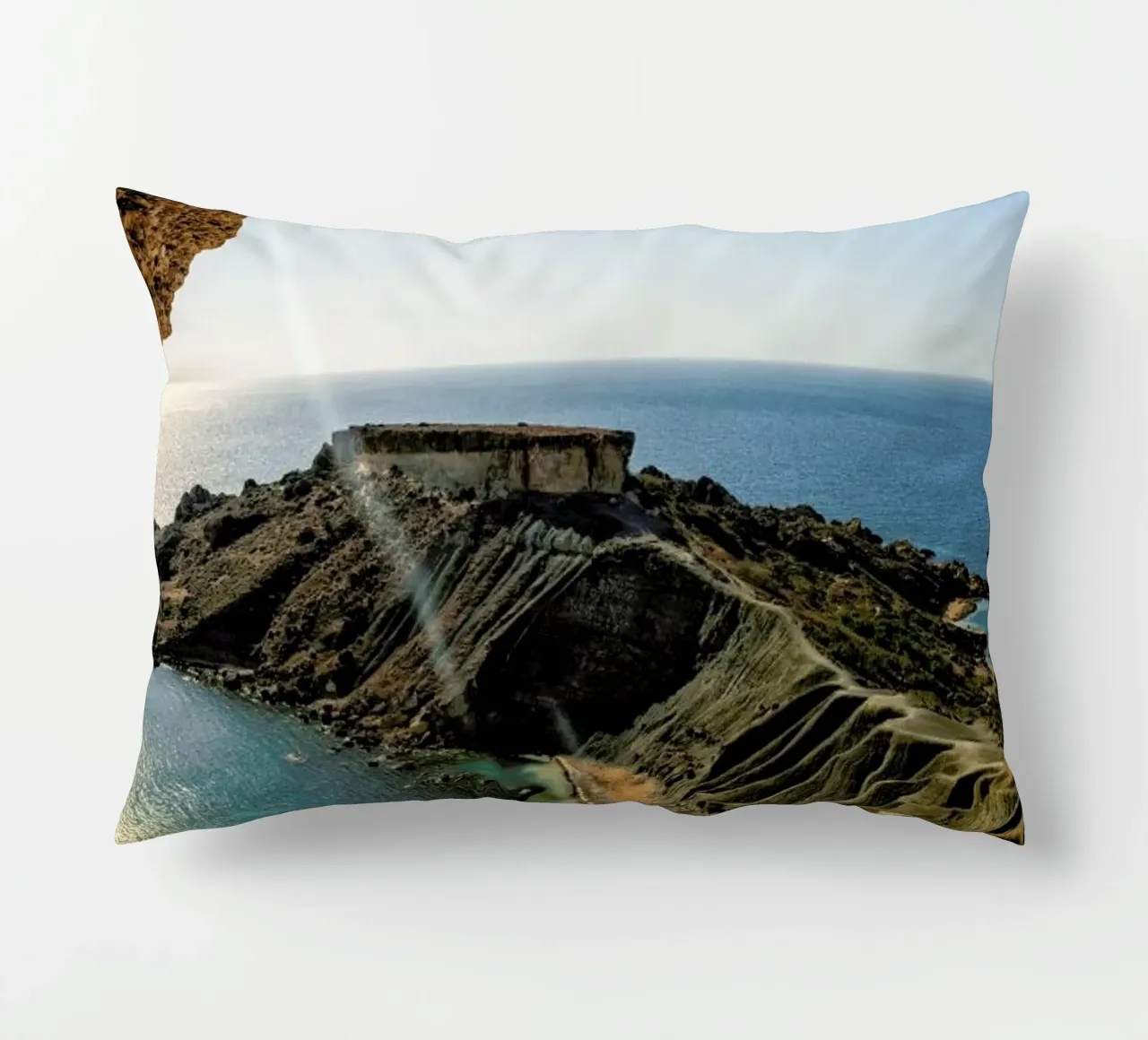 Magical Malta Vulcanic Mountain cuscino da Curious Collections by Marielle Leenders