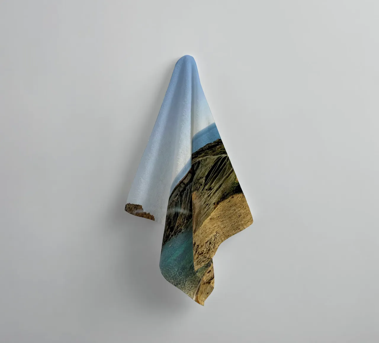 Magical Malta Vulcanic Mountain asciugamano da bagno da Curious Collections by Marielle Leenders