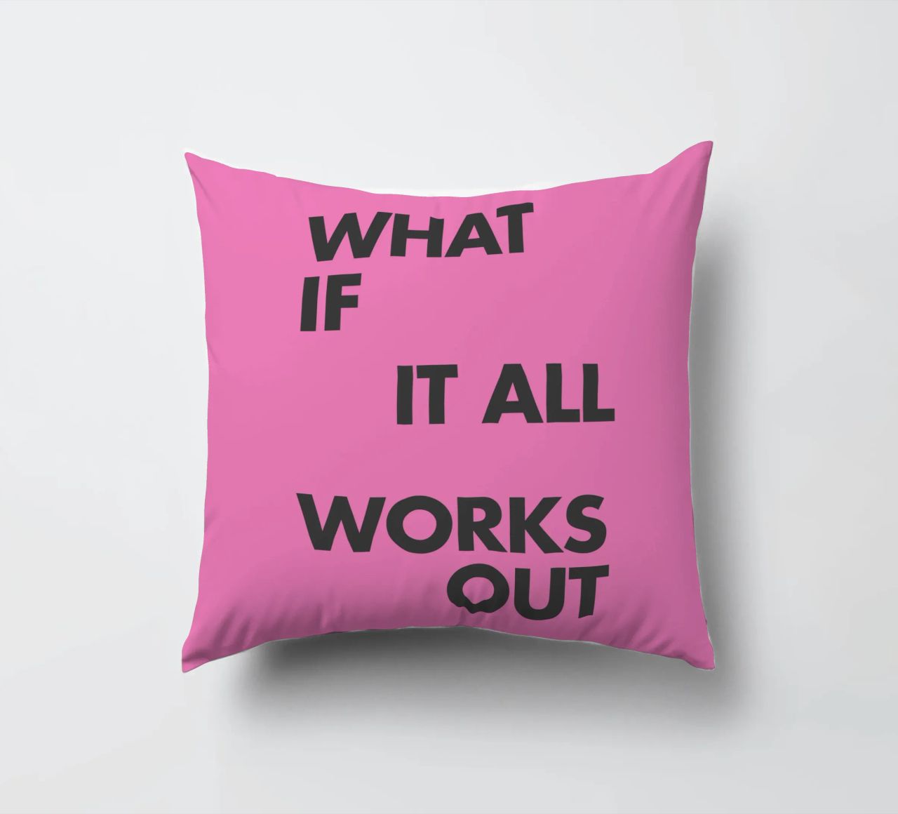 Stampa tipografica ispirata "What If It All Works Out" in rosa cuscino da THE MOTIVATED TYPE