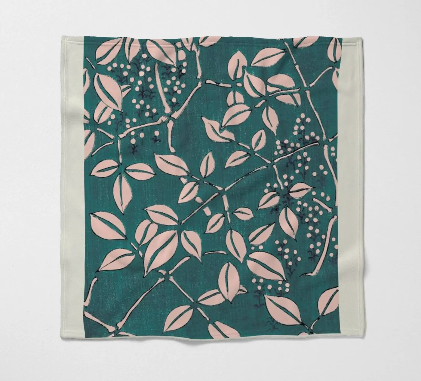 Seitei - Leaf Pattern Fleecedecke von Vintage by JUNIQE