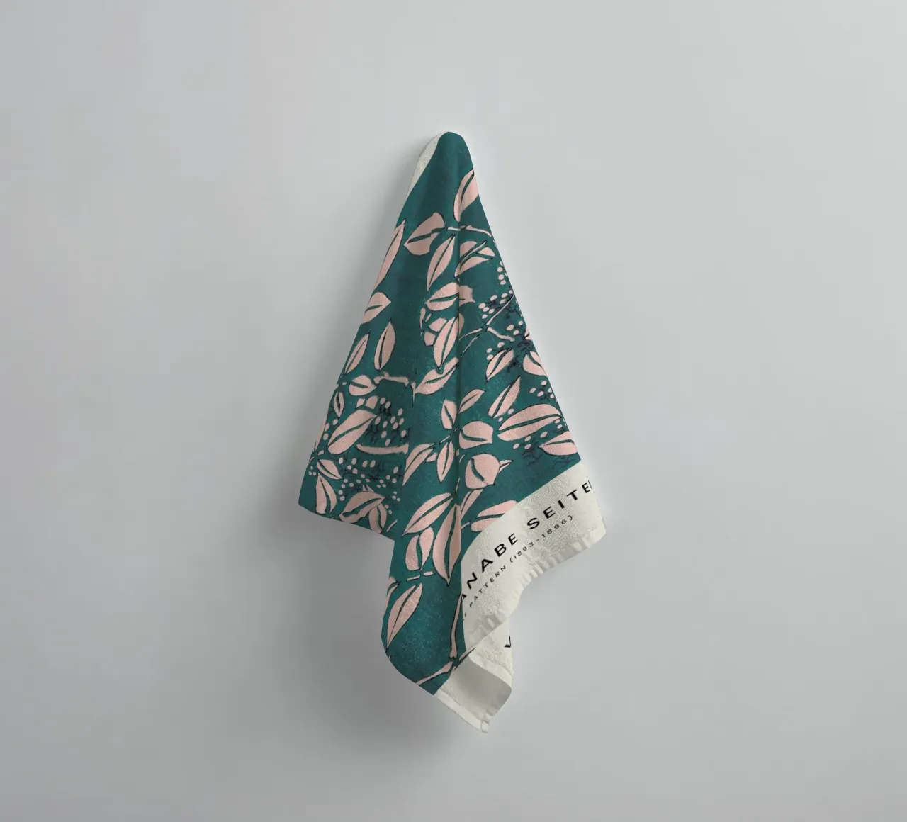 Seitei - Leaf Pattern badhanddoek van Vintage by JUNIQE