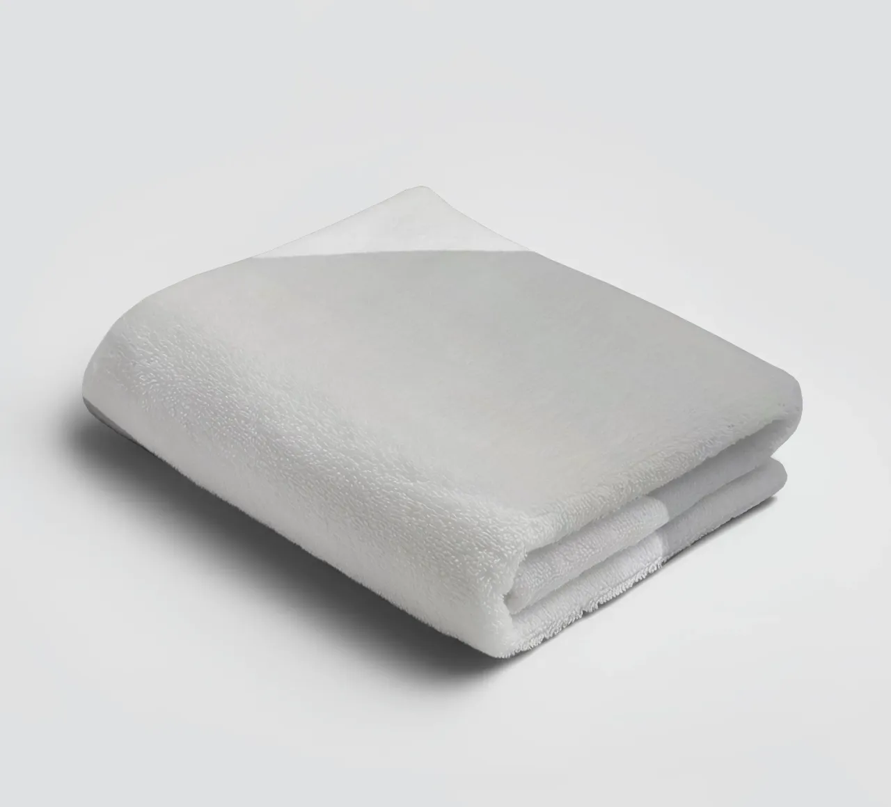 Sanfte weiße Wellen bilden eine abstrakte Komposition Handtuch von DesignDoodle