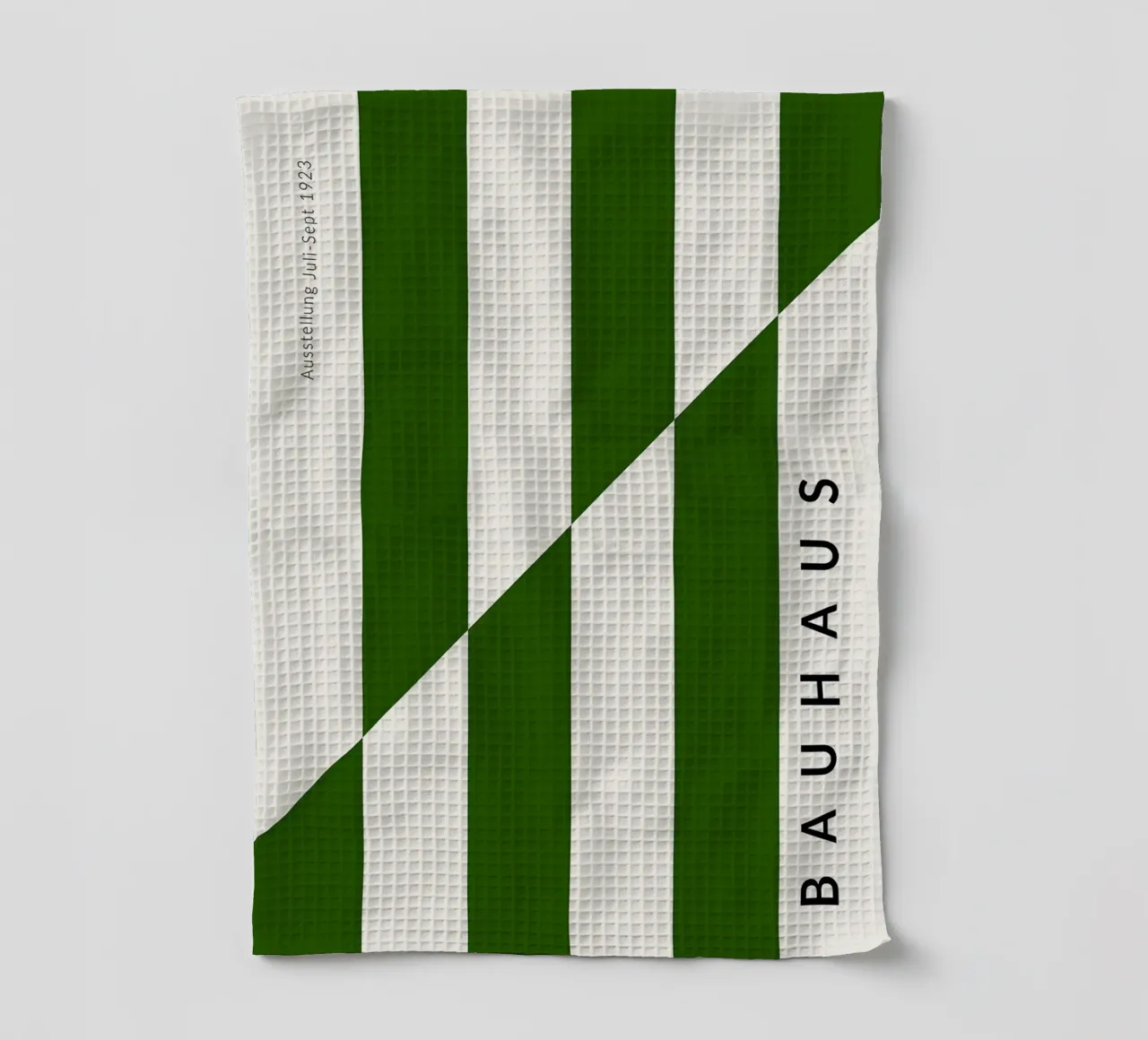 Bauhaus strisce verdi strisce verticali divisione diagonale canovaccio da cucina da Janine P McGuire