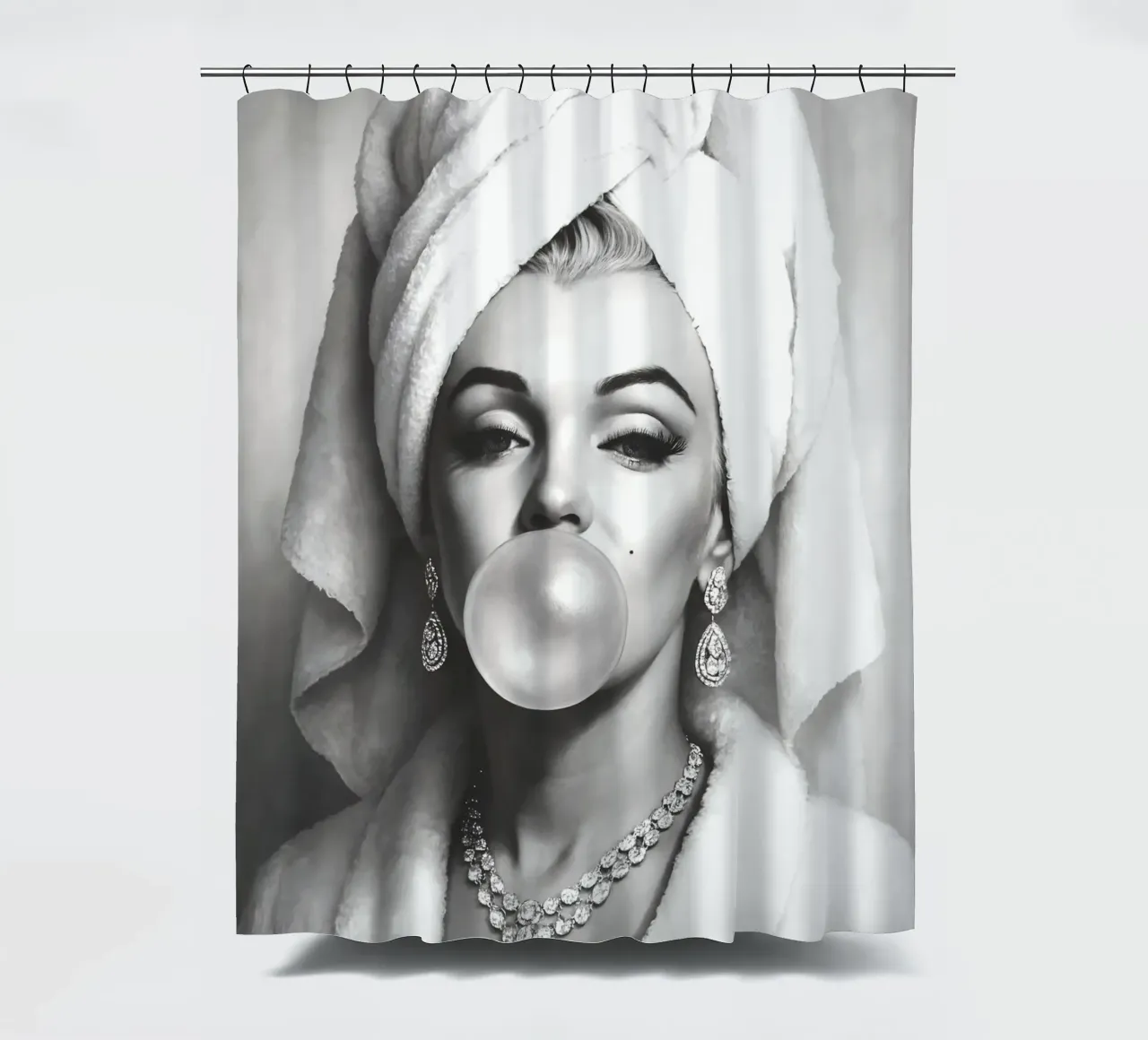 Marilyn Monroe Bubble Gum in bianco e nero tenda da doccia da ARTOMATIC