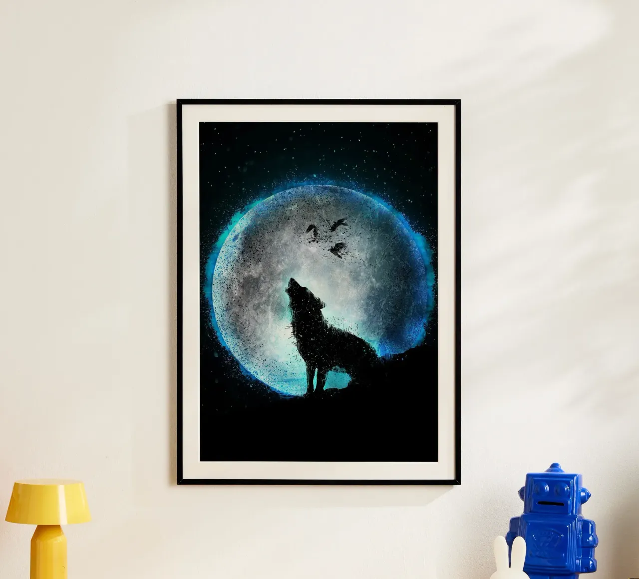 Wolf Mond Vögel Silhouette Poster mit Holzrahmen von James Isaac Jackson