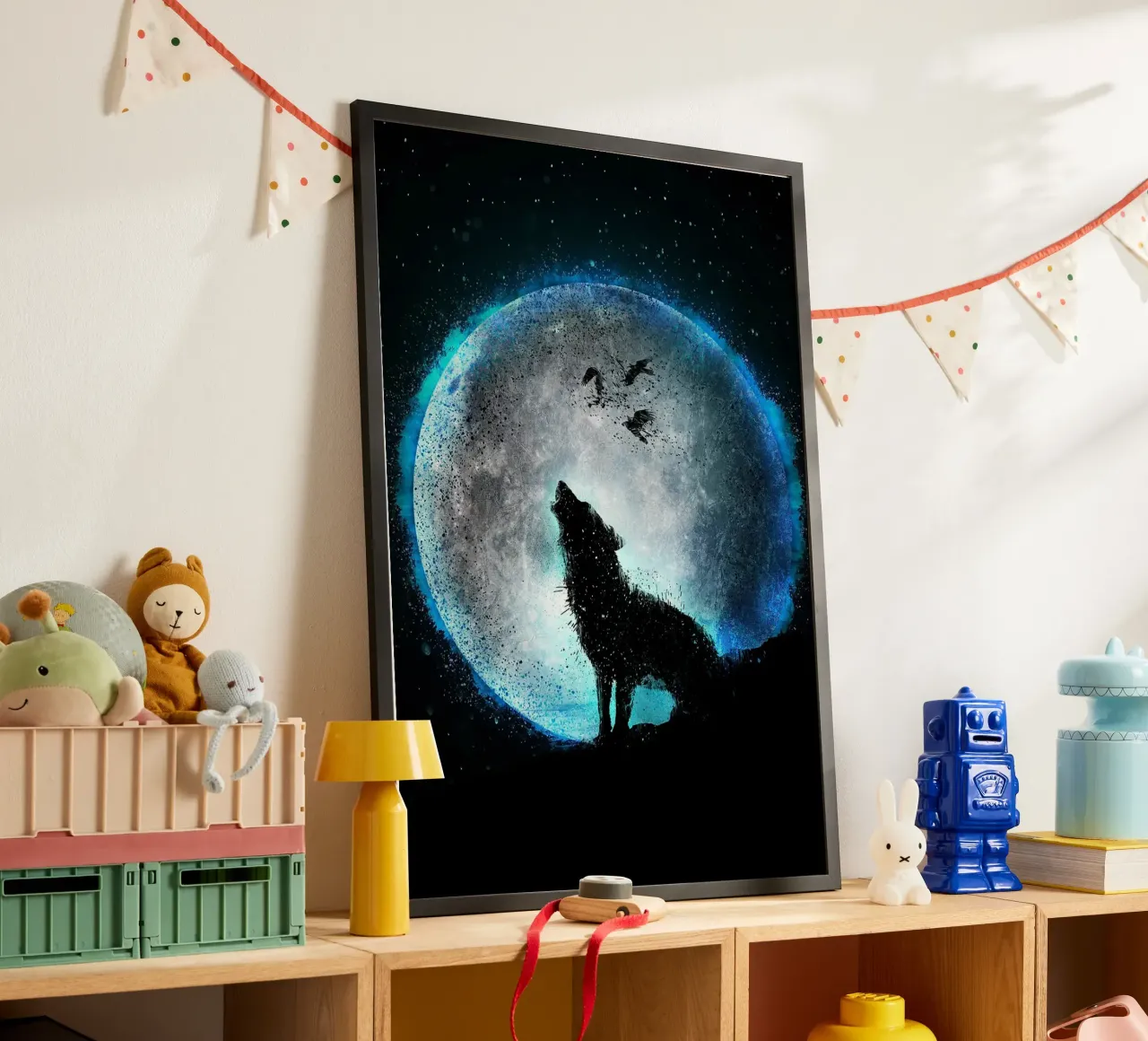 Wolf Mond Vögel Silhouette Poster mit Holzrahmen von James Isaac Jackson