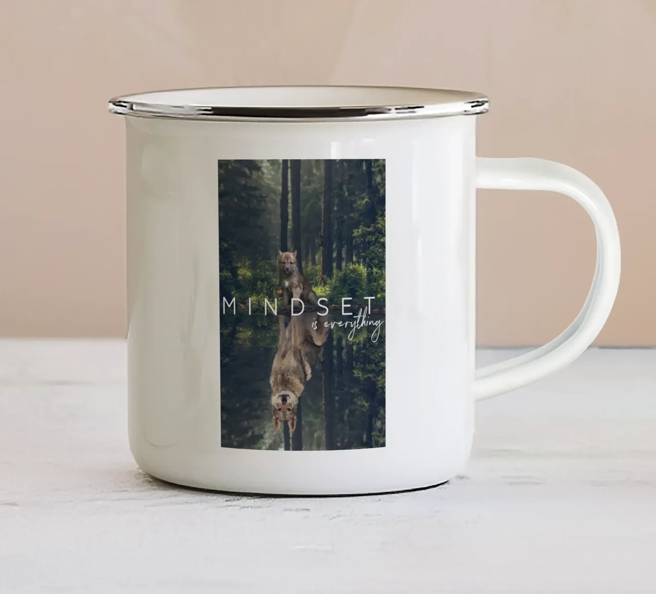 riflesso del lupo alberi della foresta tazza in smalto da James Isaac Jackson