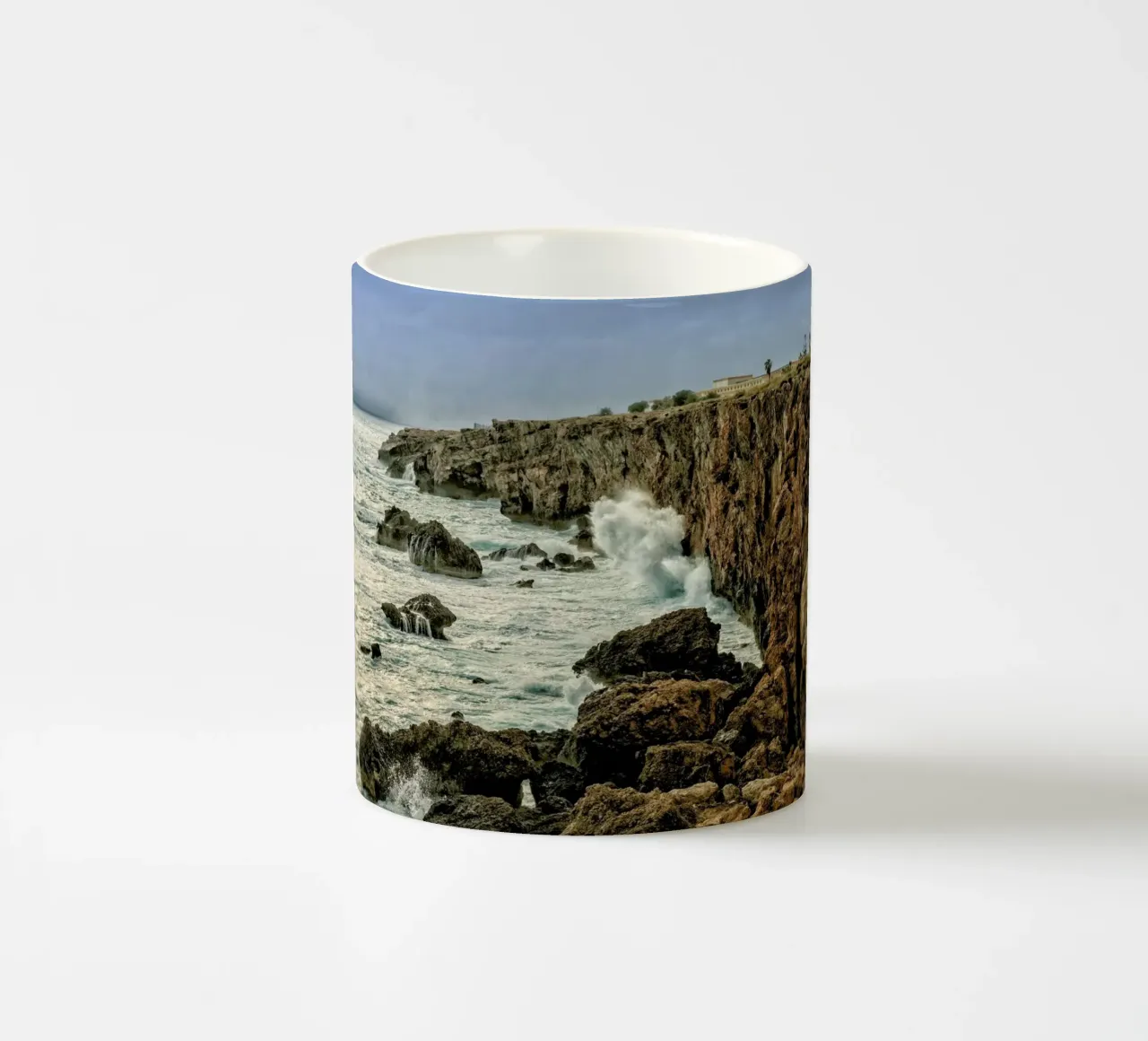Magical Malta Stormy Cliffs tazza in ceramica da Curious Collections by Marielle Leenders