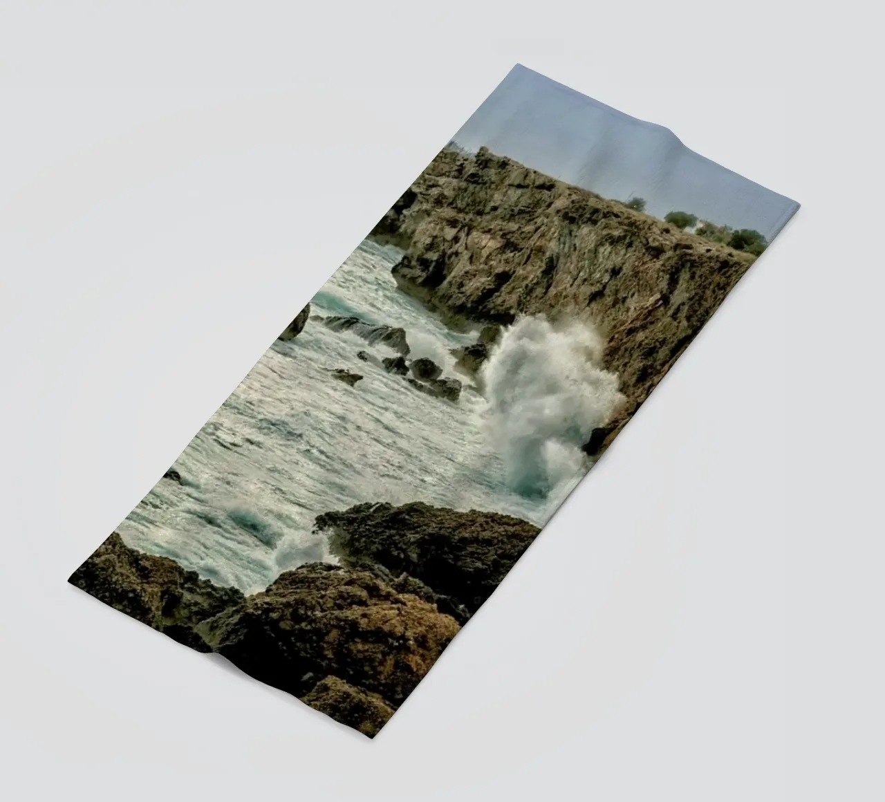 Magical Malta Stormy Cliffs telo mare da Curious Collections by Marielle Leenders