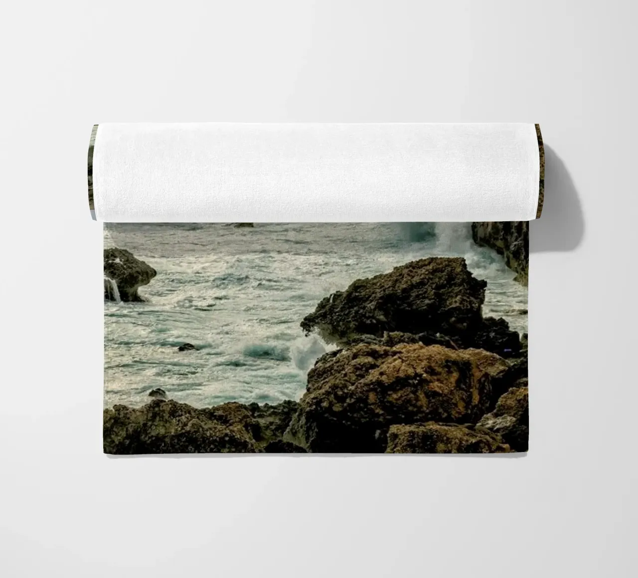 Magical Malta Stormy Cliffs telo mare da Curious Collections by Marielle Leenders