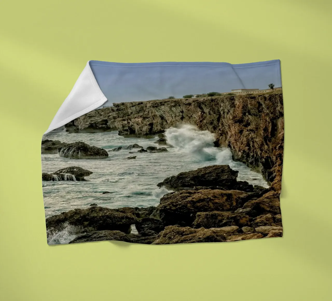 Magical Malta Stormy Cliffs coperta in pile da Curious Collections by Marielle Leenders