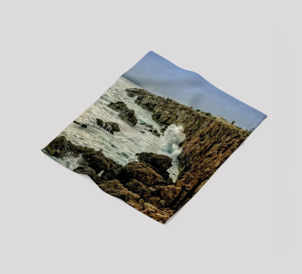 Magical Malta Stormy Cliffs coperta in pile da Curious Collections by Marielle Leenders