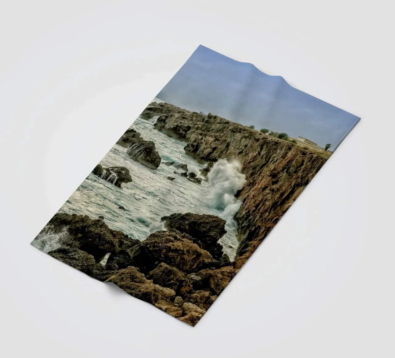 Magical Malta Stormy Cliffs coperta in pile da Curious Collections by Marielle Leenders