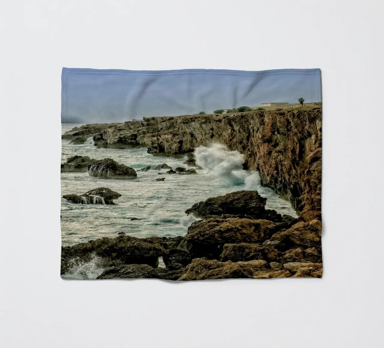 Magical Malta Stormy Cliffs coperta in pile da Curious Collections by Marielle Leenders
