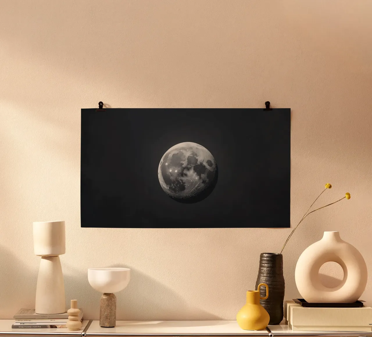 Pleine lune illuminée dans un ciel nocturne dégagé, mettant en valeur la lumière lunaire. hahnemühle de DesignDoodle