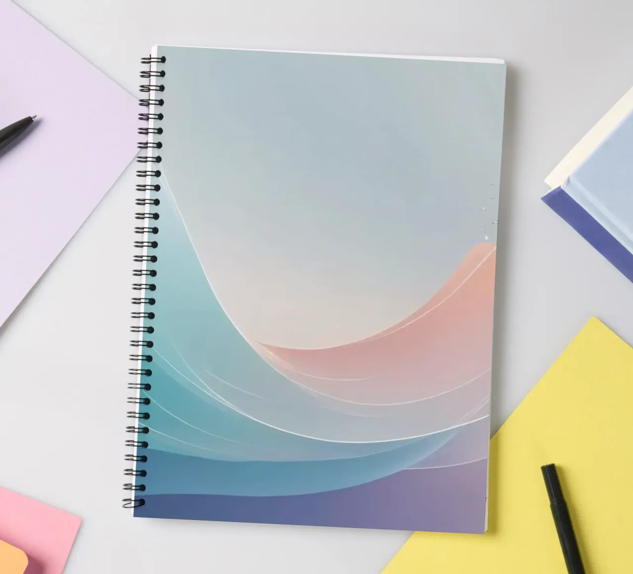 Weiche Pastellwellen schaffen einen Àtherischen Hintergrund Ringbuch von DesignDoodle