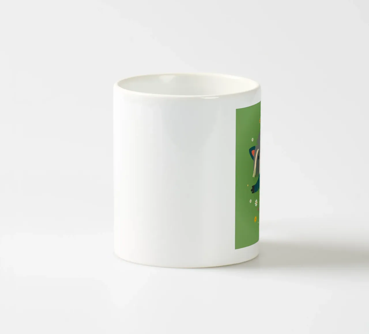Procione sdraiato nell'erba - design giocoso per bambini tazza in ceramica da namosh