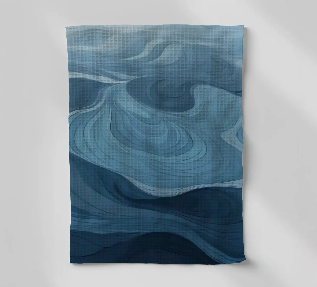 Fesselnde Muster aus blauen, zusammenfließenden Wellen Geschirrtuch von DesignDoodle