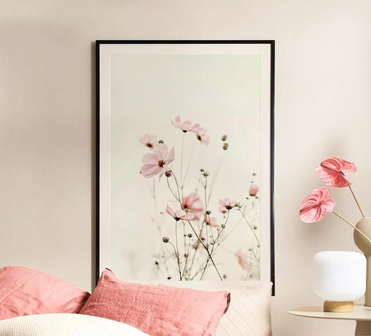 Cosmea Dance Creme poster con telaio in alluminio da Monika Strigel
