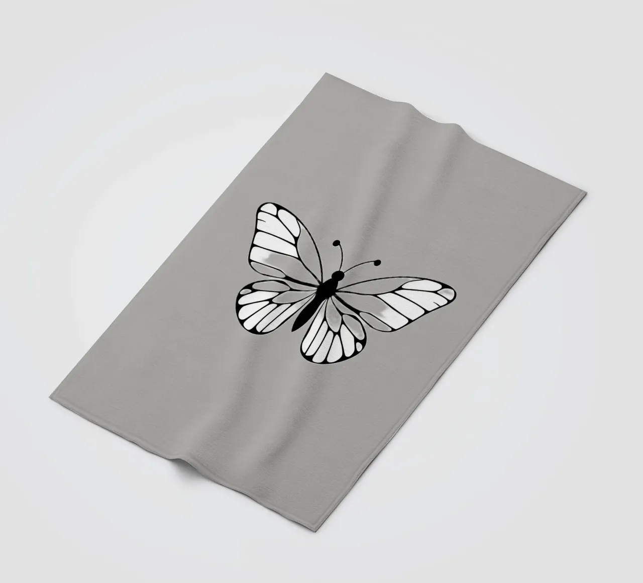 Intricata illustrazione di farfalla in bianco e nero coperta in pile da DesignDoodle