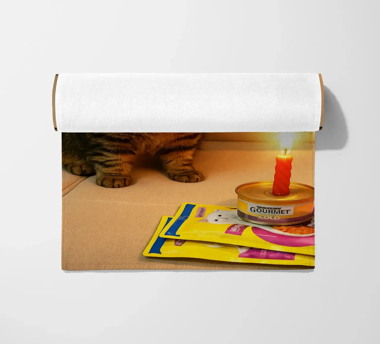 Triste compleanno del gatto Meme Art Design telo mare da the gondils