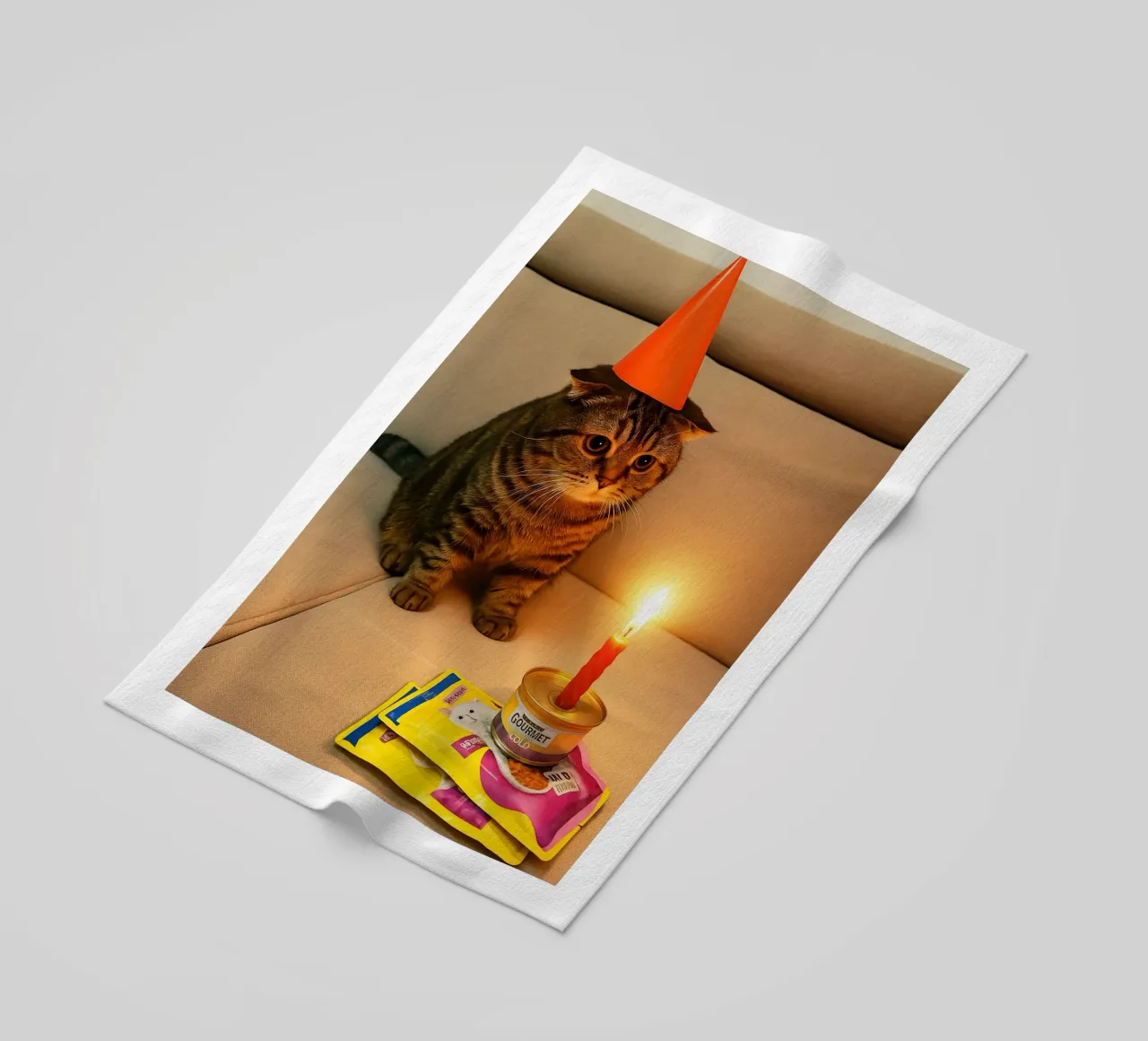 Triste compleanno del gatto Meme Art Design telo mare da the gondils