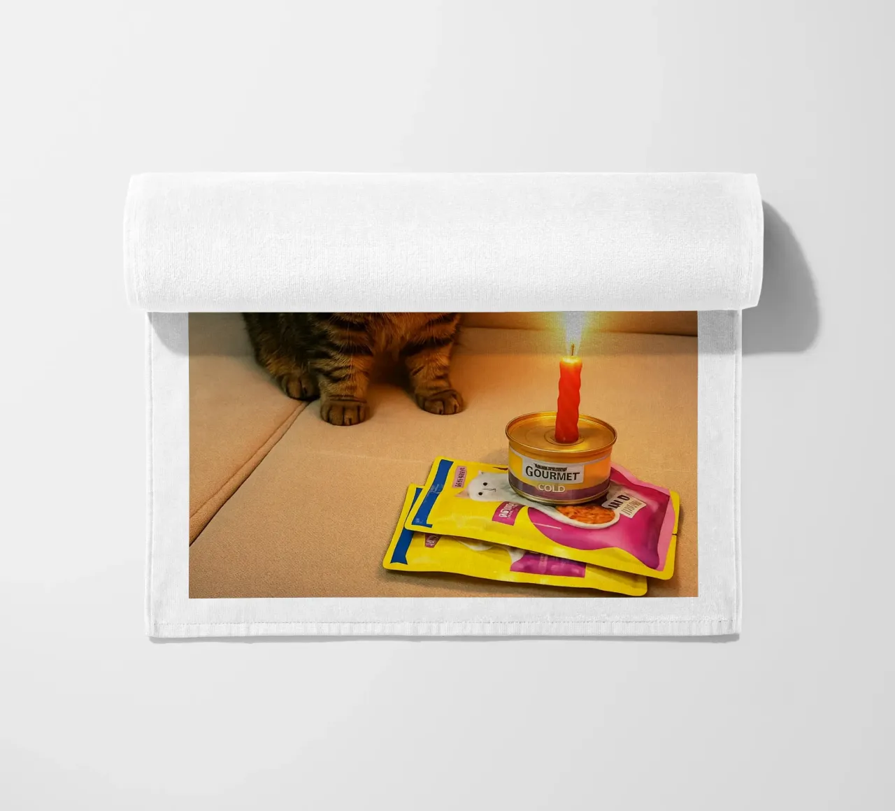 Triste compleanno del gatto Meme Art Design telo mare da the gondils
