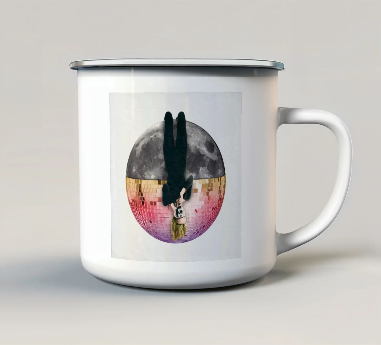 Disco moon tazza in smalto da Sammy Slabbinck