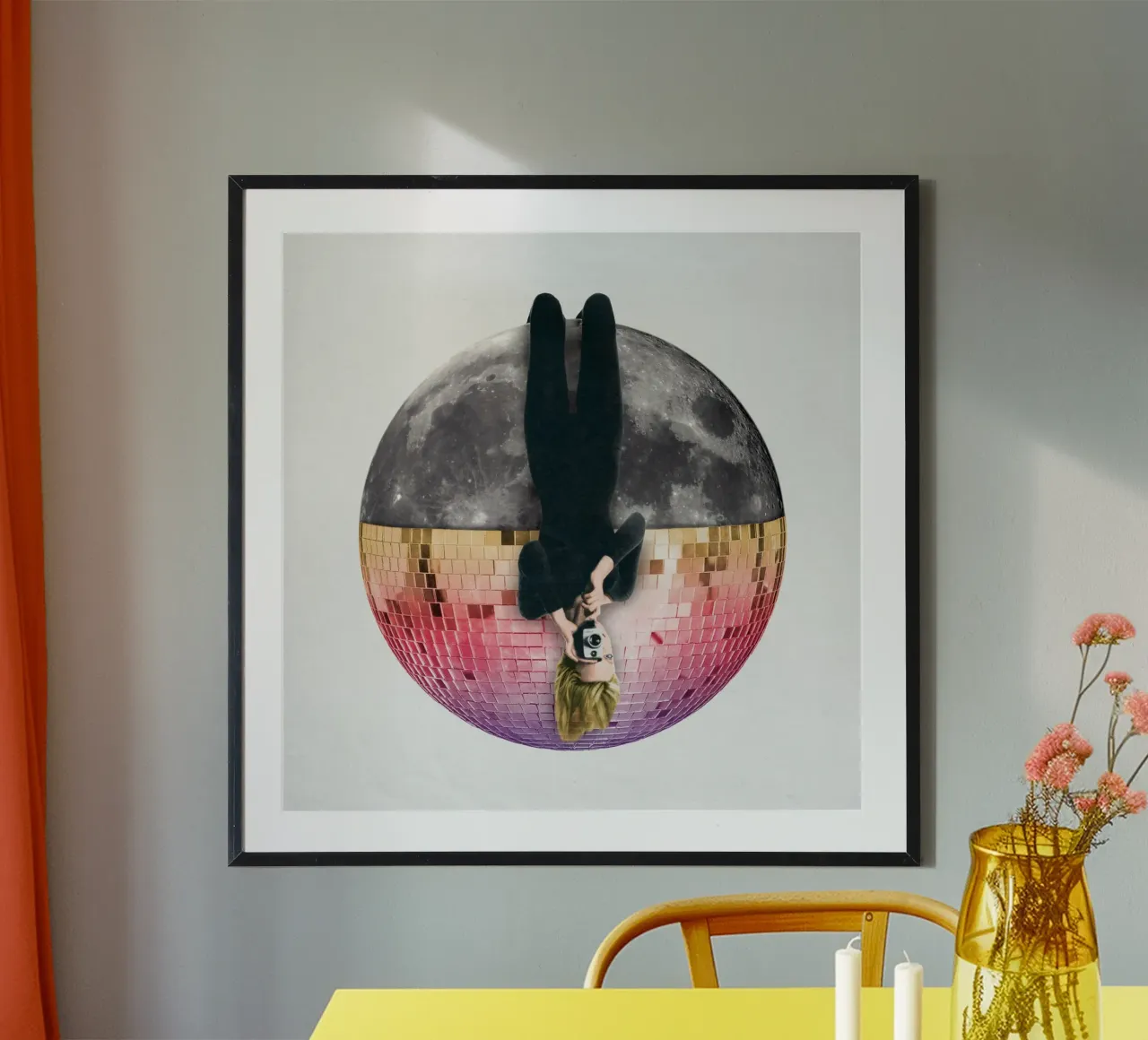 Disco moon poster con telaio in legno da Sammy Slabbinck