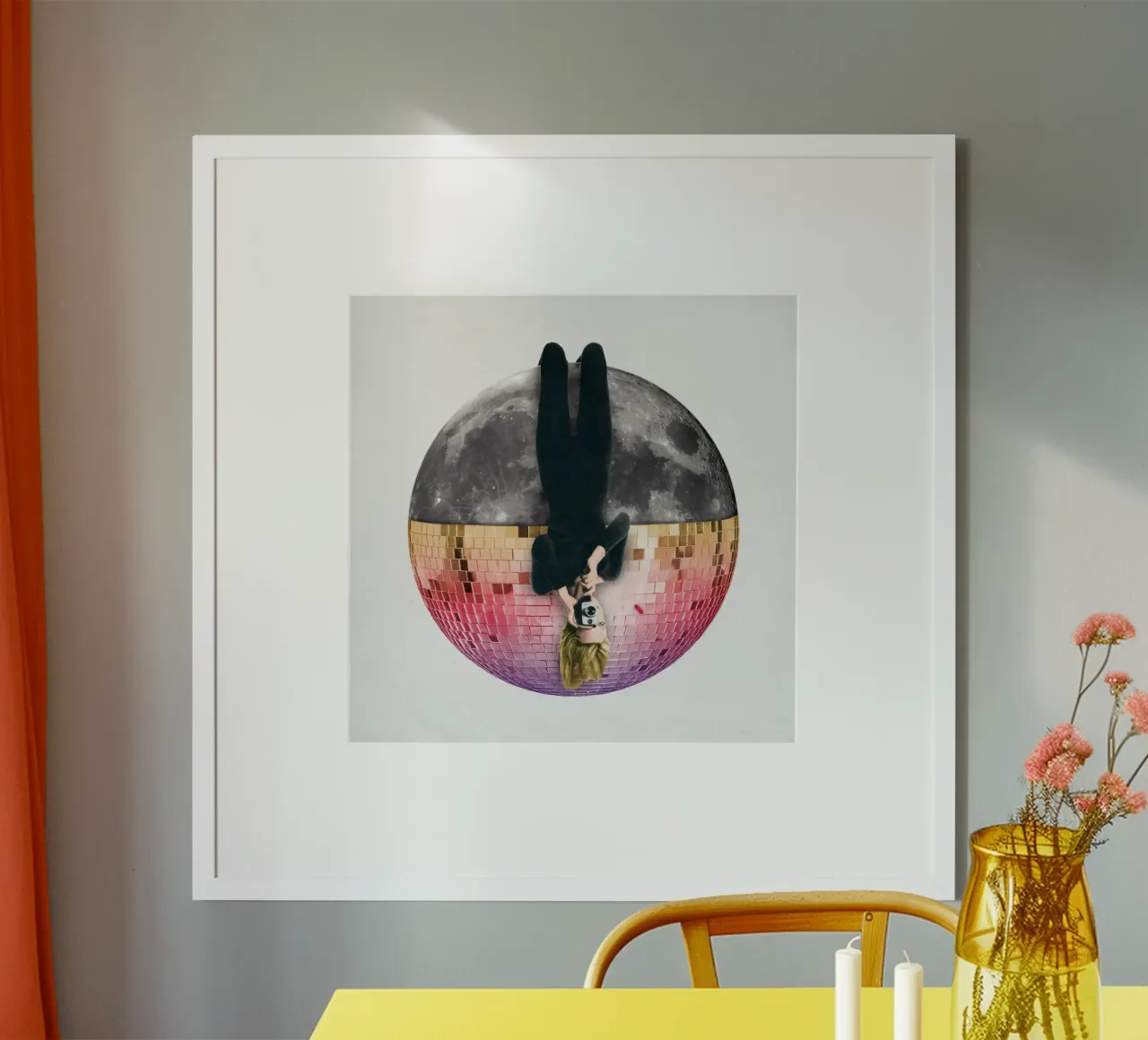Disco moon poster con telaio in legno da Sammy Slabbinck