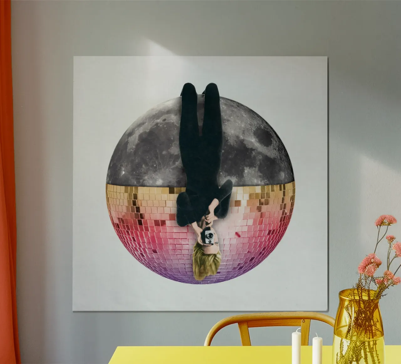Disco moon poster con telaio in legno da Sammy Slabbinck