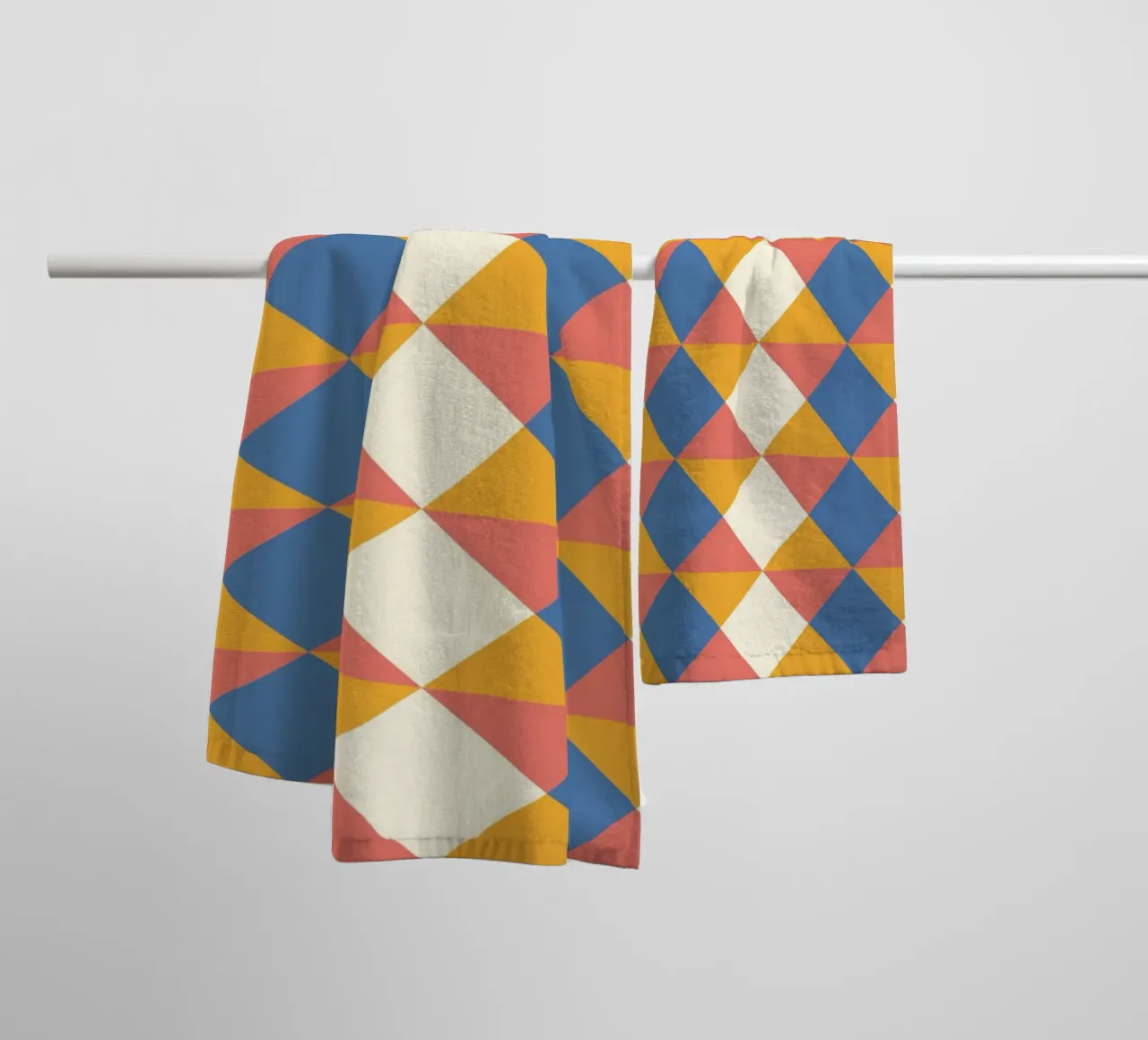Fröhliches, geometrisches, symmetrisches Muster in sommerlichen Farben Handtuch von CreatedbySon
