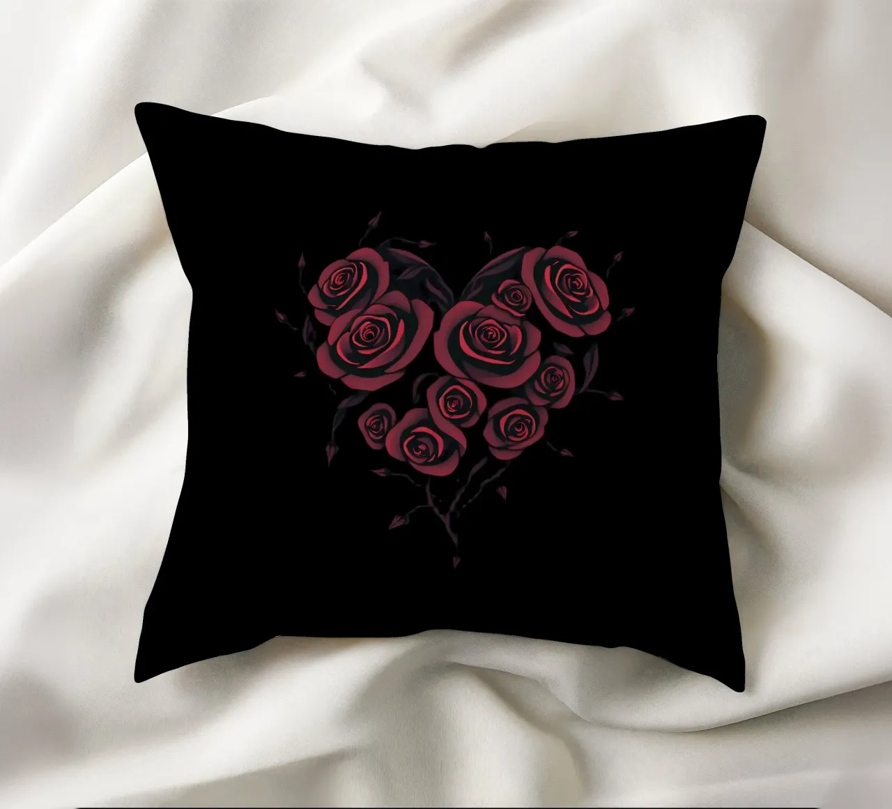 Bellissima composizione di rose rosse a forma di cuore cuscino da DesignDoodle