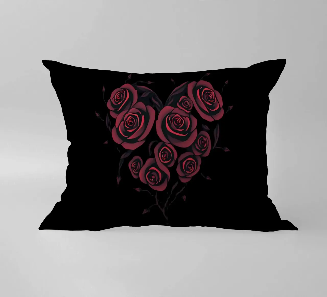 Bellissima composizione di rose rosse a forma di cuore cuscino da DesignDoodle