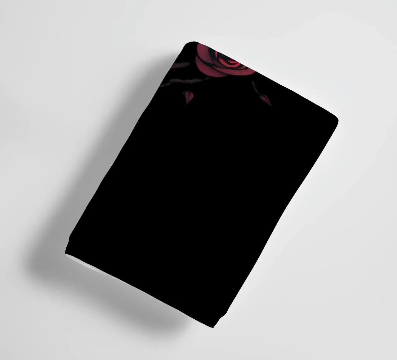 Bellissima composizione di rose rosse a forma di cuore asciugamano da bagno da DesignDoodle