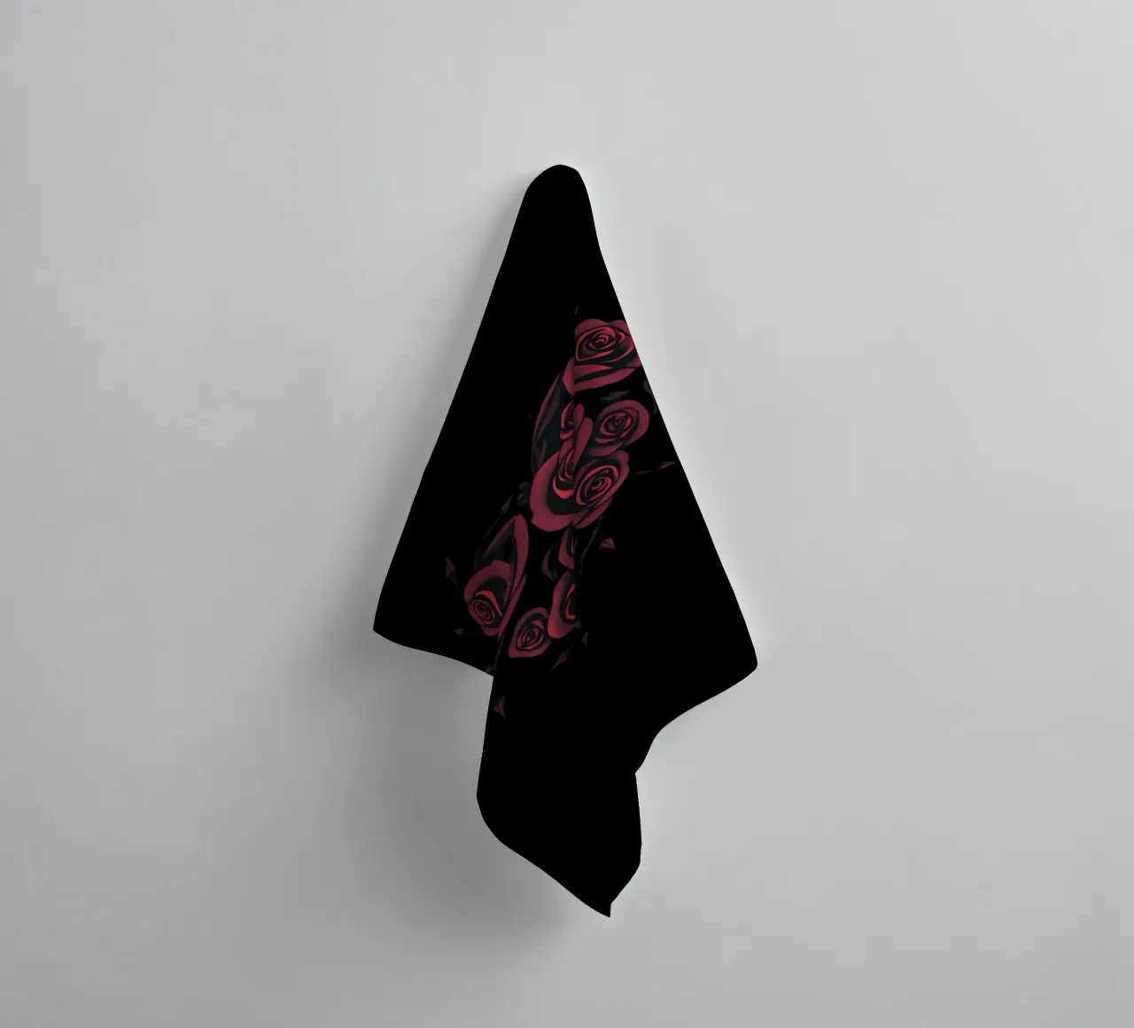 Bellissima composizione di rose rosse a forma di cuore asciugamano da bagno da DesignDoodle