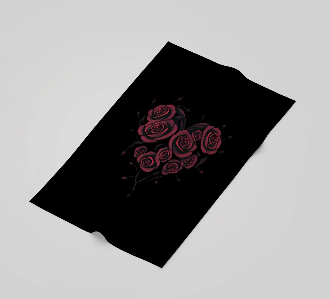Bellissima composizione di rose rosse a forma di cuore telo mare da DesignDoodle