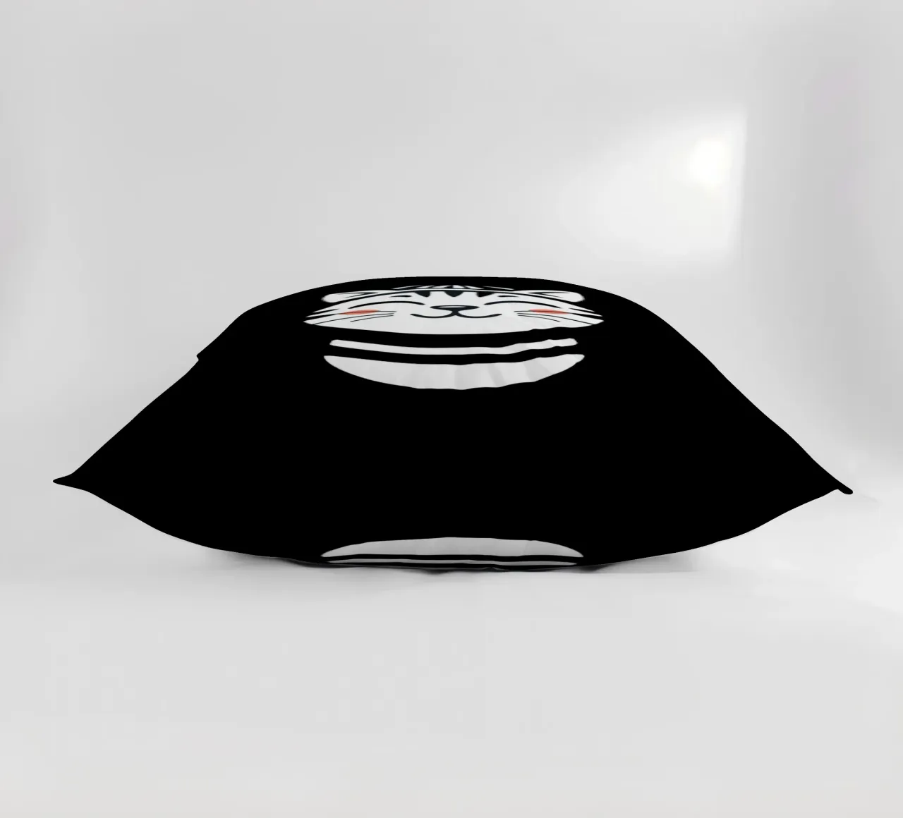 Un allegro gatto sorridente dei cartoni animati con una camicia a righe cuscino da DesignDoodle