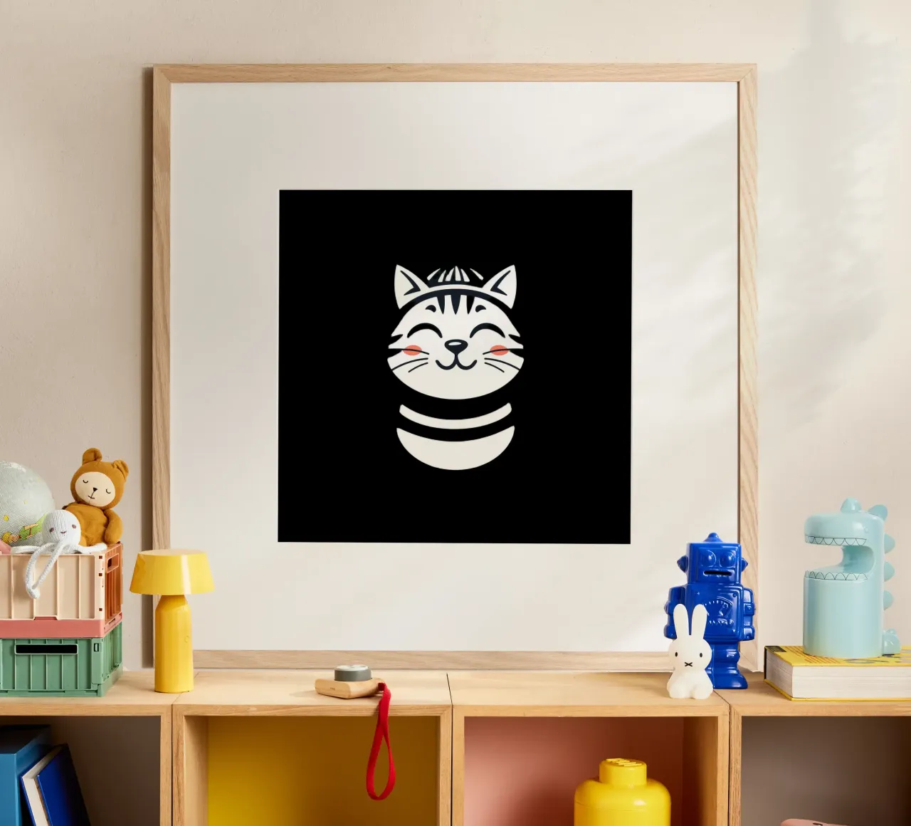 Un allegro gatto sorridente dei cartoni animati con una camicia a righe poster da DesignDoodle
