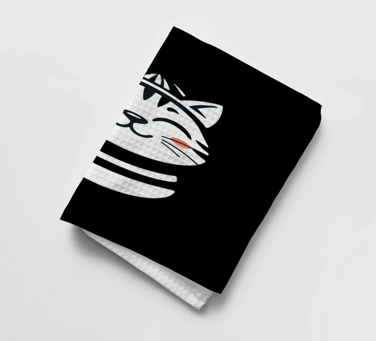 Un allegro gatto sorridente dei cartoni animati con una camicia a righe canovaccio da cucina da DesignDoodle